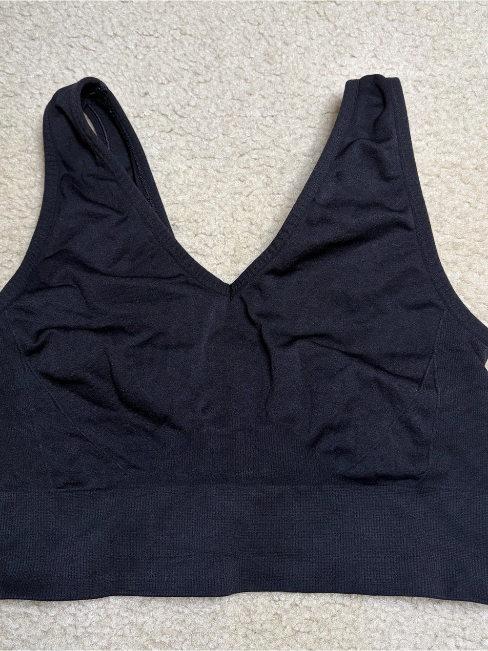 Wireless V-Neck Seamless Sports Bralette - Black